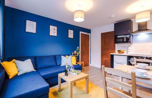 Crewe Apartment | NEW! Spacious 2-bed Apartment in Crewe by 53 Degrees Property, ideal for Business & Professionals, FREE Parking - Sleeps 6