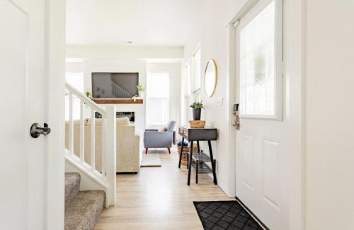 Indianapolis House | New spacious 5bedroom 4ba near Butler and Broad Ripple