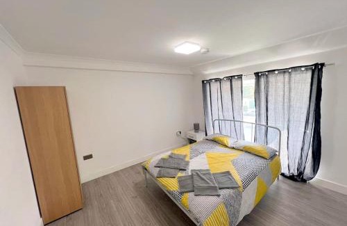 The Wrythe House | New Spacious 7-bedroom house in Sutton (S London)