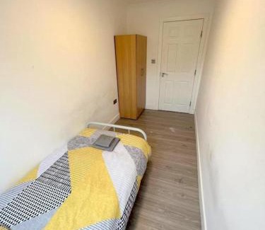 The Wrythe House | New Spacious 7-bedroom house in Sutton (S London)