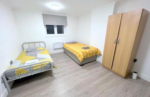 The Wrythe House | New Spacious 7-bedroom house in Sutton (S London)