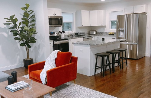 Candler-McAfee House | *NEW* Spacious & Bright Executive Home in the City