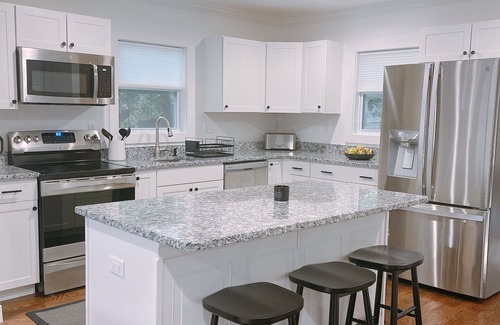 Candler-McAfee House | *NEW* Spacious & Bright Executive Home in the City