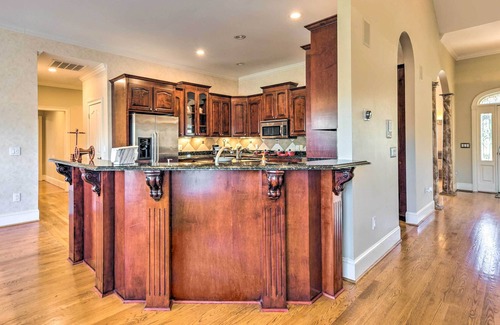 Harrisburg House | NEW! Spacious Harrisburg Home w/ 11 Acres & Ponds!