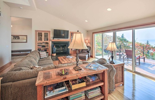 Hope House | NEW! Spacious Hope Retreat w/ Game Room & Views!
