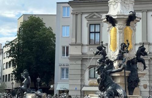 Innenstadt - Sankt Ulrich-Dom Apartment | New spacious luxury apartment at Rathaushausplatz