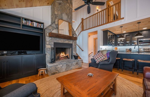 Mill Spring House | New Spacious Perfect Lake House -11 miles to TIEC