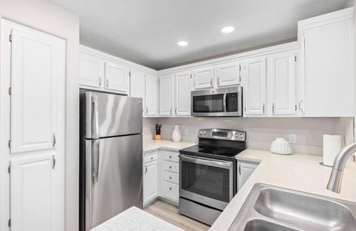 Central Scottsdale Condo | New Spectacular Luxury Condo !