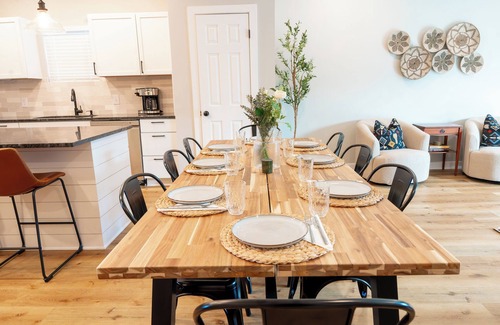Westfield House | NEW Springmill Escape in Westfield - 2 king beds, office, fenced yard and more