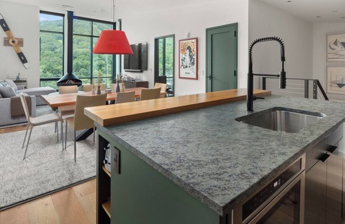 Stowe Area Condo | NEW SPRUCE PEAK TREE HOUSE UNIT STEPS TO THE LIFTS. WITH BIG MOUNTAIN VIEWS SLEEPS 9