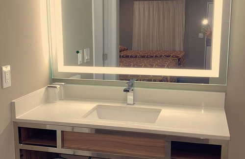 El Monte Hotel | New Star Inn. El Monte, CA - Los Angeles