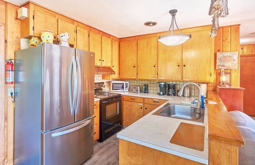 Long Beach House | NEW! Steps To Beach, Dog Ok, Firepit, Near town (Garden)