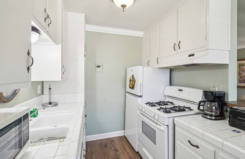 Carpinteria Condo | New! Steps to the Beach! Full 1 bed Condo