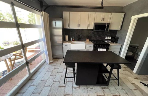 South Capitol Apartment | New Studio Apartment Less than a Mile From Plazan