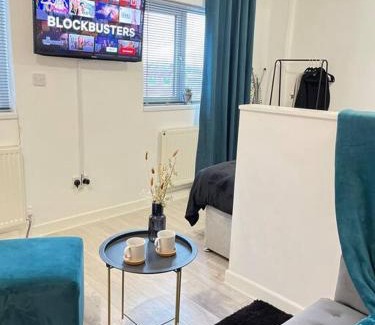 Offerton Apartment | New Studio Apt Central》Private》 Free Parking》WiFi