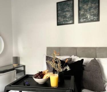 Offerton Apartment | New Studio Apt Central》Private》 Free Parking》WiFi