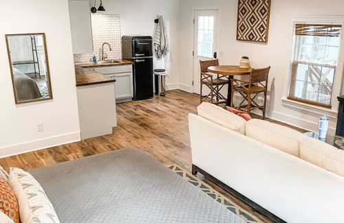 Columbia Apartment | New Studio Apt w/KING Bed- 1mi. to Columbia's Sq!
