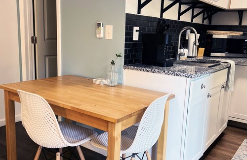 Southside House | New Studio Bungalow near San Marco - Sleeps 3