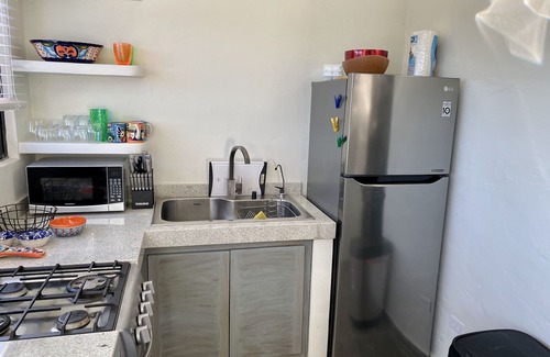 El Sargento Cottage | New studio queen casita with full kitchen and bath