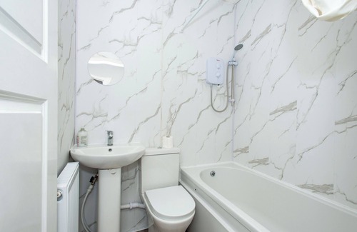 London Borough of Bromley Apartment | *New Studio* Zone 6 Cheslfield 2