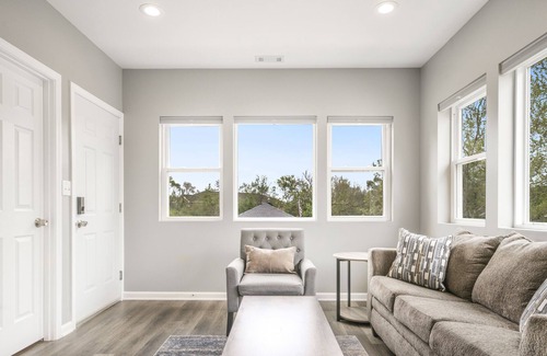 Bensenville Condo | New Stunning 2BED 2BATH Apartment. Close to METRA, O'Hare and Rivers Casino