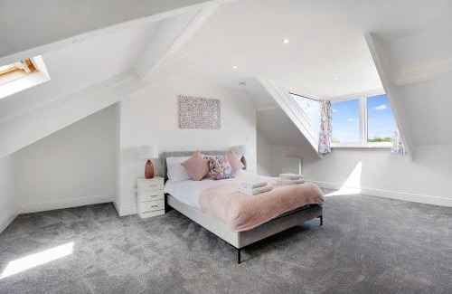Westoe House | NEW! Stunning 4 Bedroom Home in South Shields by Stay With Us, Perfect for Families & Contractors!, FREE Parking!