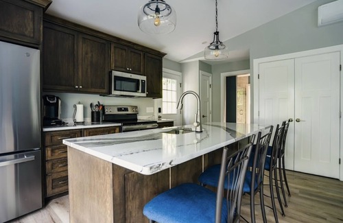 Hammondsport Apartment | New - stunning Keuka lake views. Minutes to wineries, breweries & distilleries