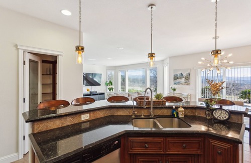 Bella Vista Villa | NEW! Stunning Mountain Retreat with Unmatched Views