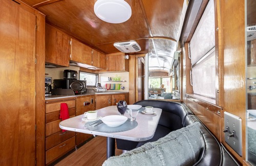 Weaverville House | New! Stunning View/Romantic Airstream/Sauna/Fire Table
