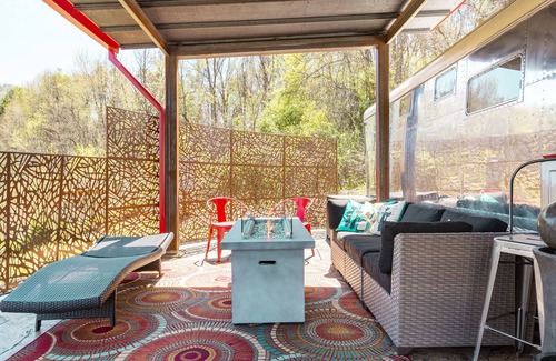 Weaverville House | New! Stunning View/Romantic Airstream/Sauna/Fire Table