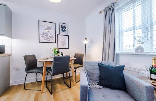 Crewe Apartment | NEW! Stylish 1-Bed Flat in Crewe by 53 Degrees Property - Ideal for Business & Professionals - Sleeps 3!