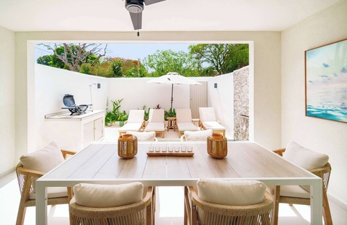Gibbes Apartment | New Stylish 3BR, Walk to Beach! Pool