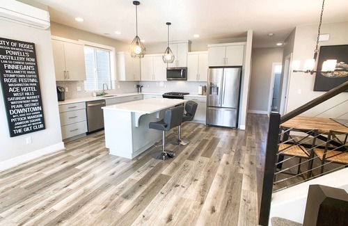 Beaverton House | NEW Stylish LUX 5B/3.5BR Retreat, Close to Parks