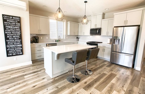 Beaverton House | NEW Stylish LUX 5B/3.5BR Retreat, Close to Parks