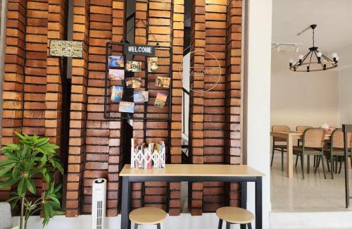 SS 2 Apartment | New! Stylish Petaling Jaya SS 2, The Hub, Damansara 3, 1U Landed Homestay for up to 17 pax, 65inchTV, Bathtub