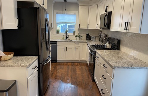 Sugar House House | NEW Sugarhouse Remodeled Home w/Hot Tub LOCATION!