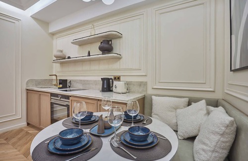 Quartier du Faubourg-Montmartre Apartment | New/suite Air-conditioned Opera/louvre/2 Bedrooms