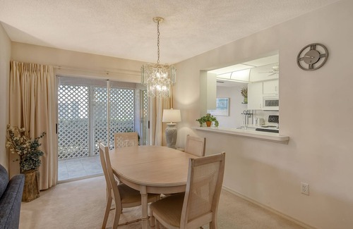 Braden River Condo | NEW! Sunny Sarasota Getaway: 2Bed/2Bath in Golf and Country Club with Pool