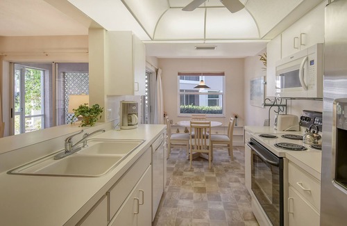 Braden River Condo | NEW! Sunny Sarasota Getaway: 2Bed/2Bath in Golf and Country Club with Pool