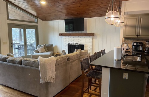 Gainesville Cottage | New! Sunset Cove - Lake Lanier - Cozy Cottage, Amazing Views, Deep Water Dock