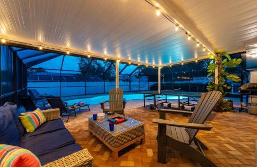 Palma Sola House | NEW Sunshine Getaway Heated Pool Hot Tub Games Villa