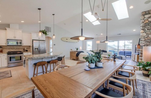Tolovana Park House | NEW Surf-Inspired Retreat, King Beds, Chef's Kitchen, Outdoor Lounge, Walk to Beach