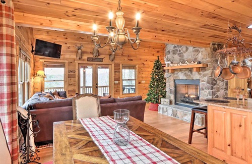 Talking Rock Cabin | NEW! Talking Rock Cabin w/ Fire Pit & Mtn Views!