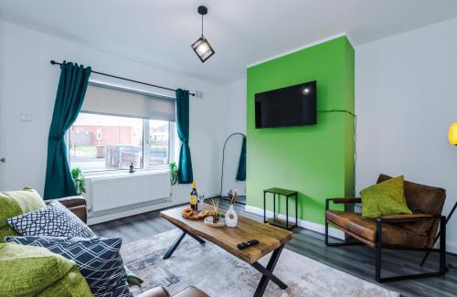 Wigan Apartment | NEW! The Acacia House Lodge - Modern & Stylish 3 Bed By Parydise Properties Ltd - Ideal for families or business stays!