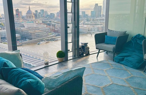 Castle Baynard Apartment | NEW “The best flat in London - for views, design & location”