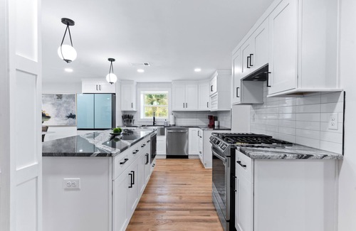 Belvedere Park House | New! The Ellington Escape 5BR 3BA Sleeps 8+