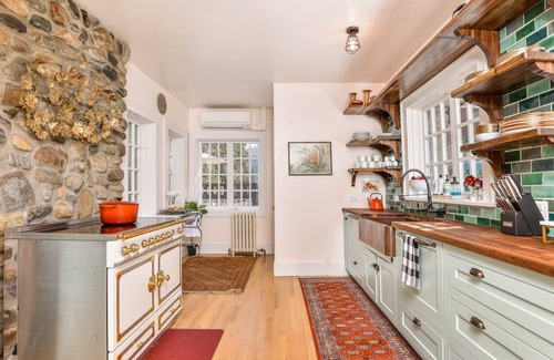Metaline Falls Ski Chalet | NEW - The Kirtland Cutter Rock House - Metaline Falls