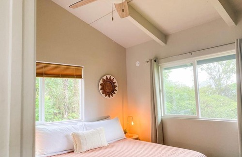 Keaau Apartment | NEW! The Lovely Hibiscus House, 2mi to Ocean!