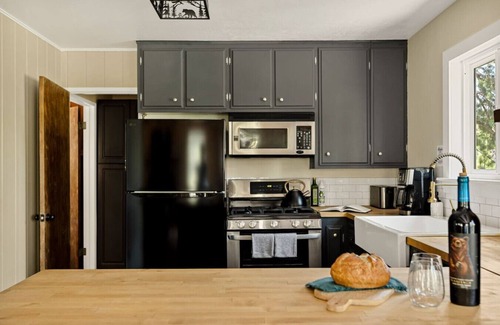 Lake Arrowhead House | NEW + The Mountain Sanctuary + 3BR + Foosball