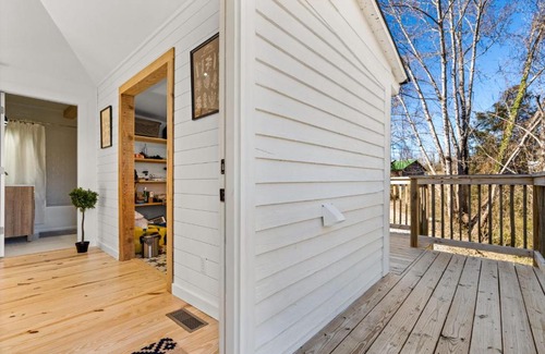 Marshall House | *NEW! The Rectory, King Bed, Home Theater, Deck, BBQ, Fire Pit